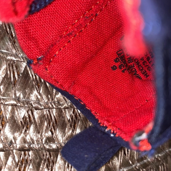 Old navy toddlers shoes size 6 items $8 ARE BOGO free. Bundle for discount - Picture 7 of 7